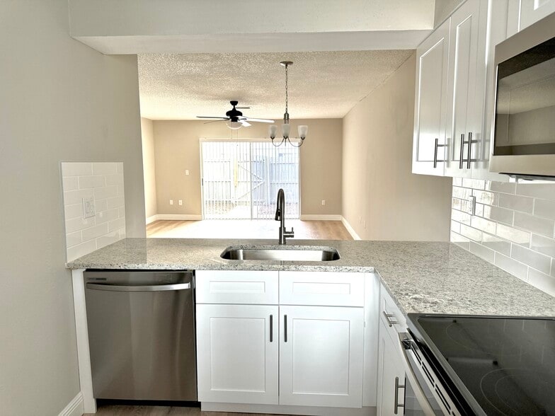 Building Photo - 6054 Amberly Ct