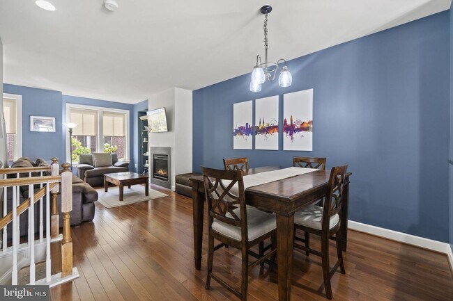 Building Photo - 2509 S Kenmore Ct