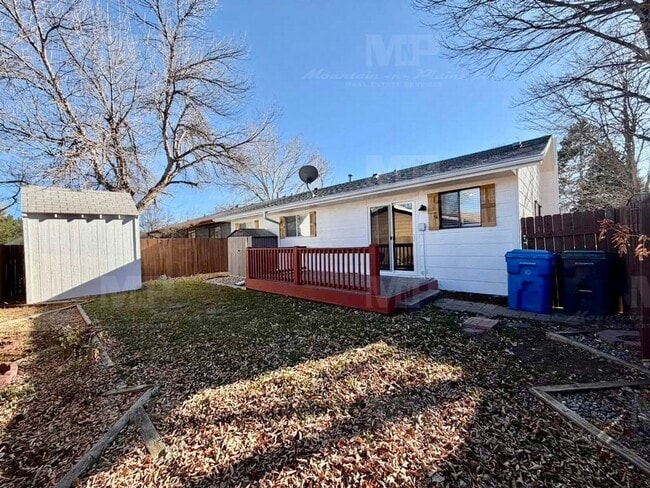 Building Photo - 724 Ponderosa Dr