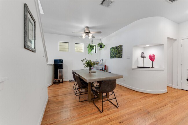 Building Photo - 650 Westcross St