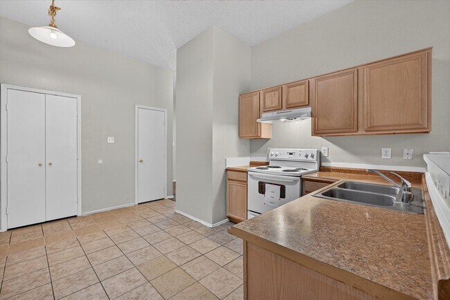 Building Photo - 844 Canyon Cove Dr
