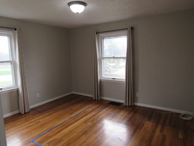 Building Photo - 5022 N Belmont Pl