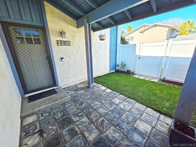 Building Photo - 2230 Ledgeview Ln