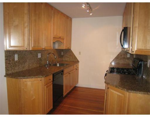 Building Photo - 87 Floral St