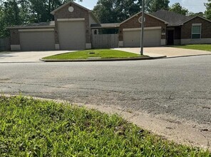 Building Photo - 2011 Halyard Dr