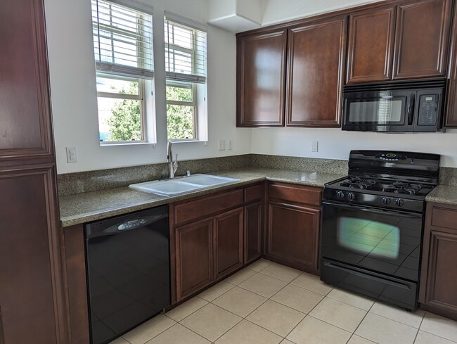 Kitchen - 305 W Duarte Rd