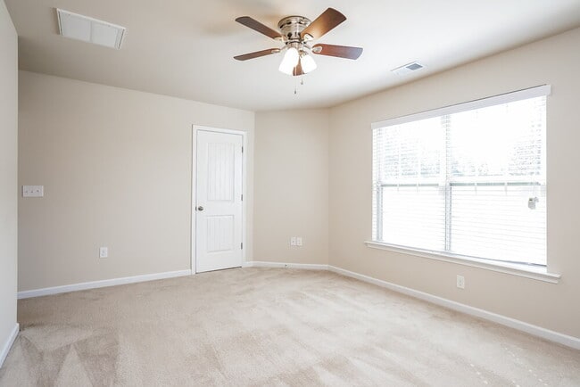 Building Photo - 255 Falcon Ct