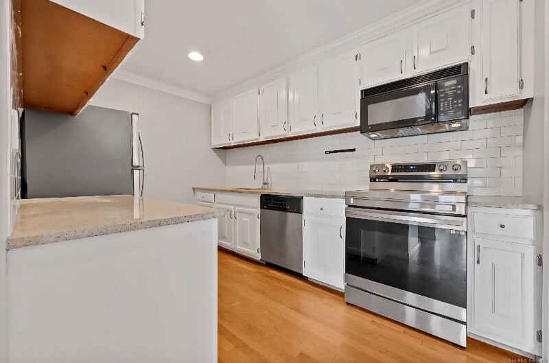 Building Photo - 140 Kane St