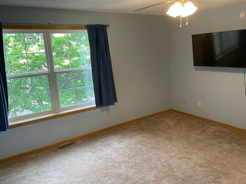 Building Photo - 1891 Bluestem Ln
