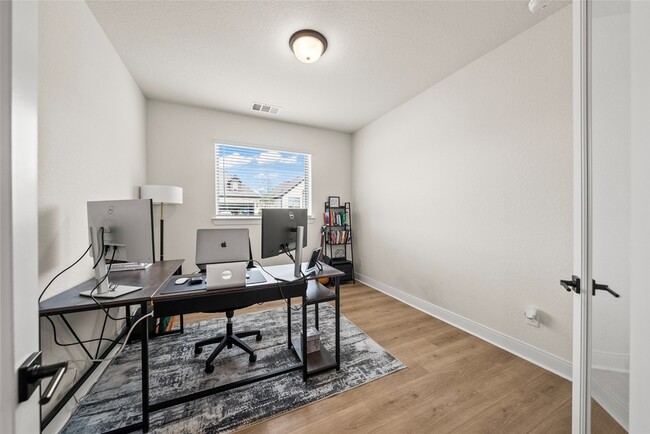Building Photo - 609 Northside Dr