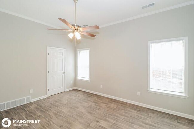 Building Photo - 2403 Lake Garden Dr, Memphis, TN 38134