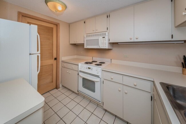 Building Photo - 36750 US Hwy 19 N