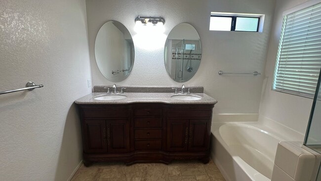 Building Photo - West Palmdale Home