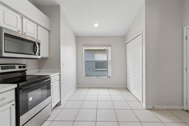 Building Photo - 2222 Roanoke Springs Dr
