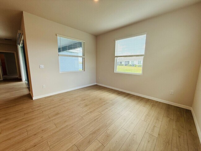 Building Photo - New built 4 bedroom 3 bath 3 car garage in Coddington Subdivision