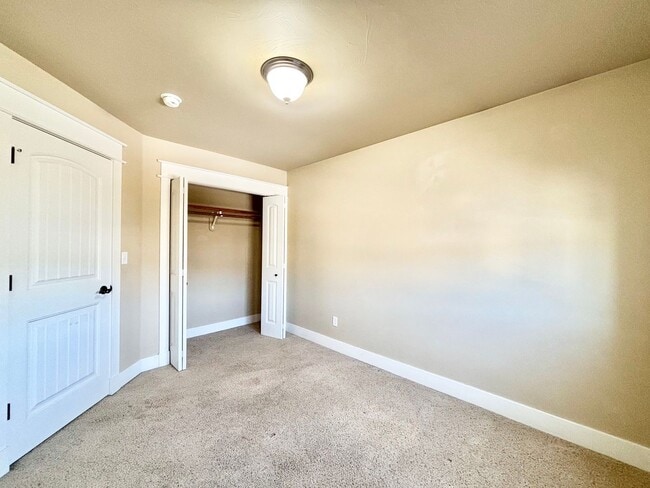 Building Photo - 3 Bedroom 2 1/2 Bath in Bozeman