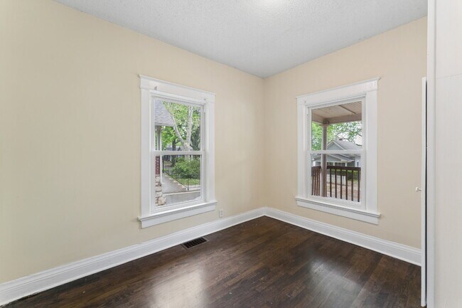 Building Photo - Charming 2-Bedroom Home!