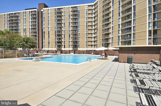 Building Photo - 6800 Fleetwood Rd