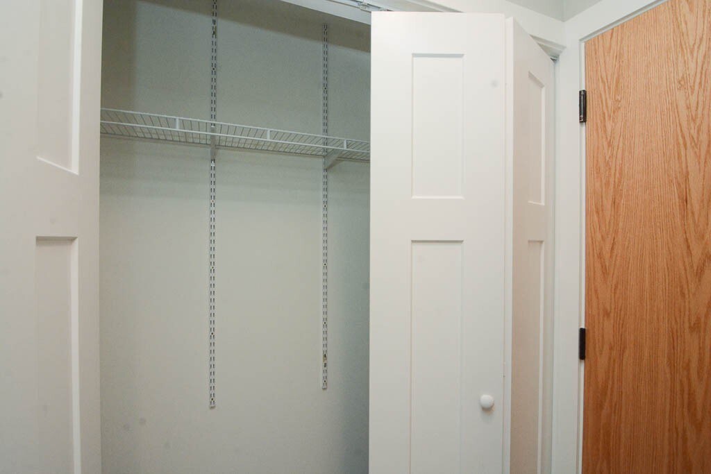 Building Photo - 447 W Surf St