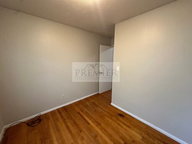 Building Photo - 8406 E 92 Pl