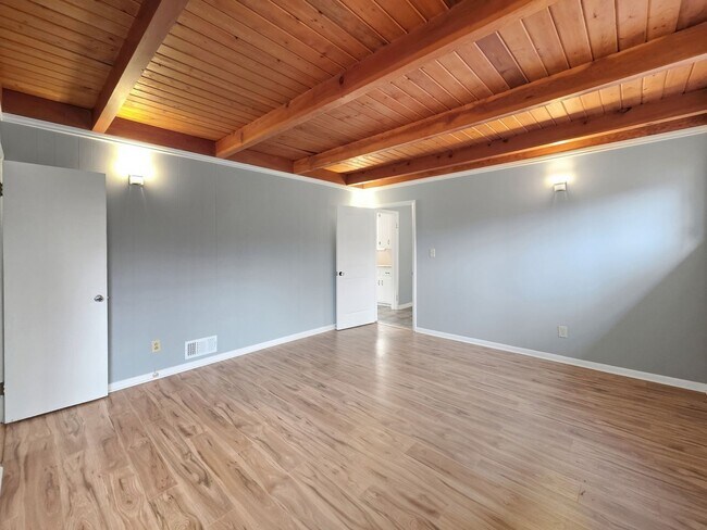 Building Photo - Charming East Point Duplex with Modern Updates & Private Yard - Housing Vouchers accepted