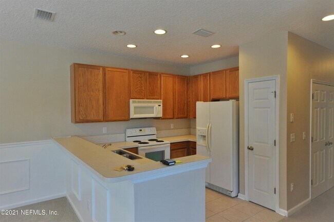 Building Photo - 12301 Kernan Forest Blvd