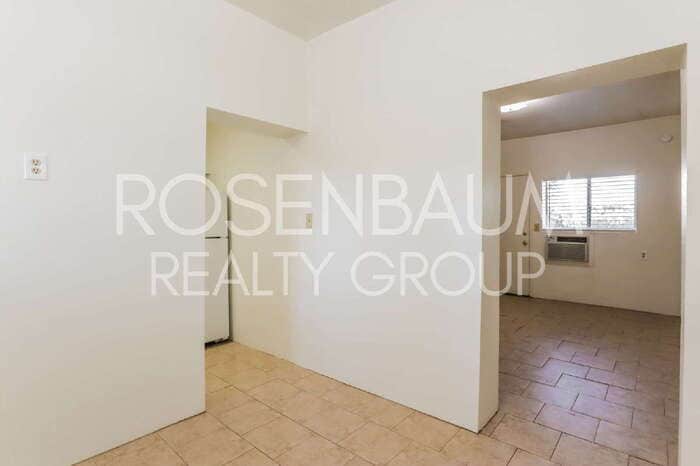 Building Photo - 2454 N Treat Ave