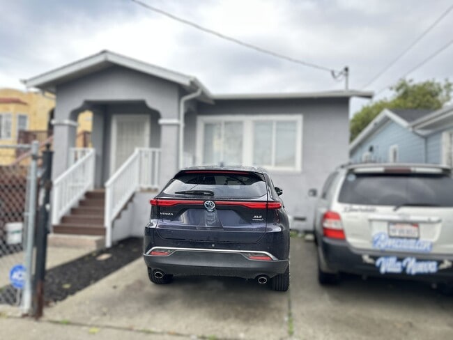 Building Photo - 1321