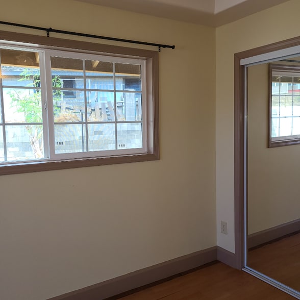 Building Photo - 547 Kaao Cir