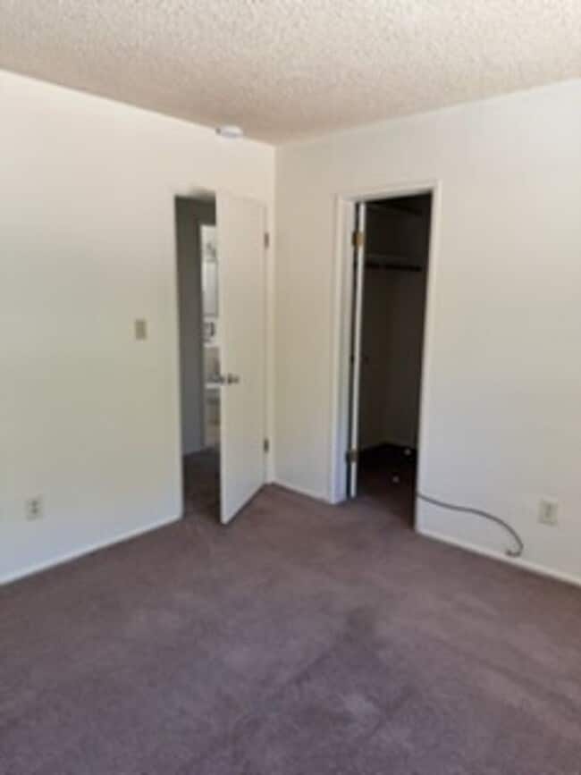 Building Photo - 6641 Ivins Dr