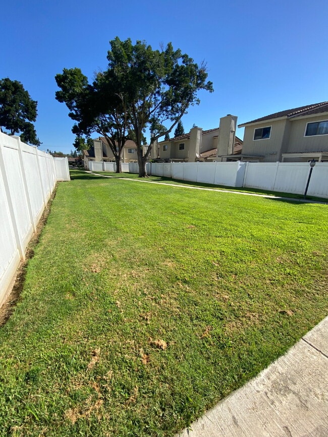 Building Photo - Welcome to this beautifully renovated 2-bedroom, 1.5-bathroom condo located in the highly desirab...
