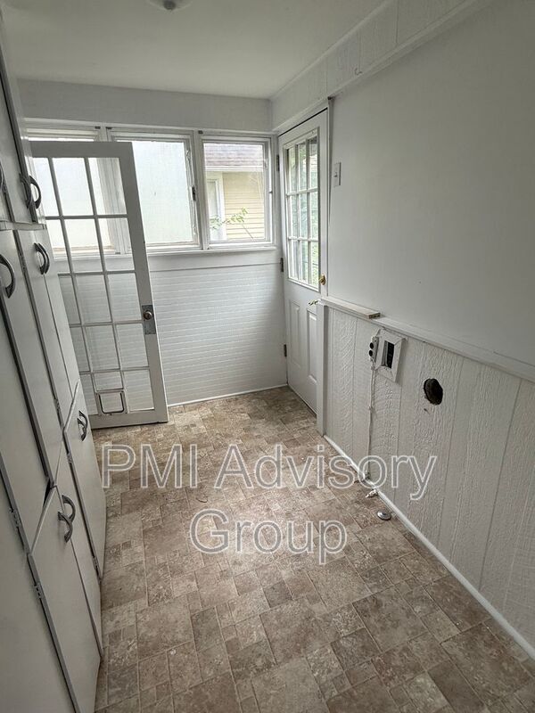 Building Photo - 1801 SW Huntoon St