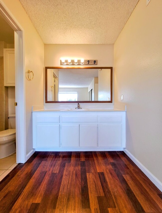 Building Photo - Beautifully Remodeled Second Floor Condo A...