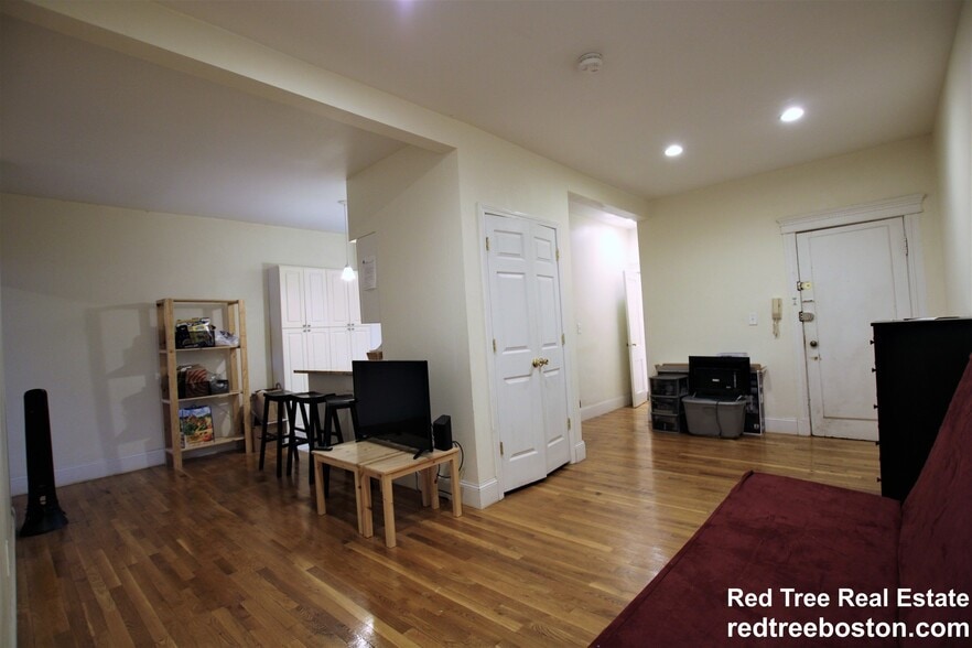 Building Photo - 1868 Commonwealth Ave