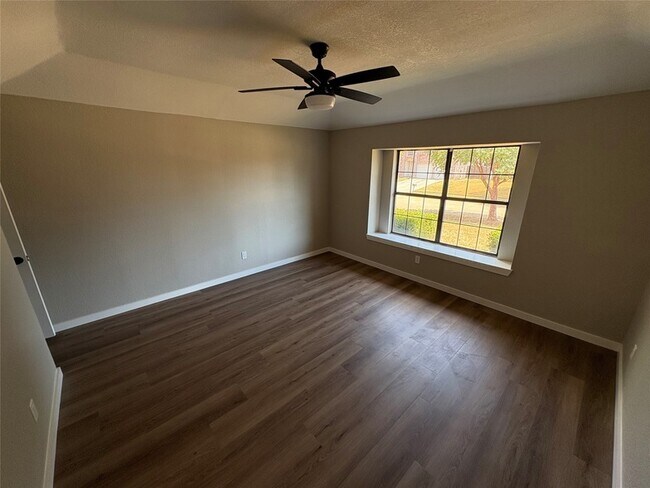 Building Photo - 2710 Vistaview Dr