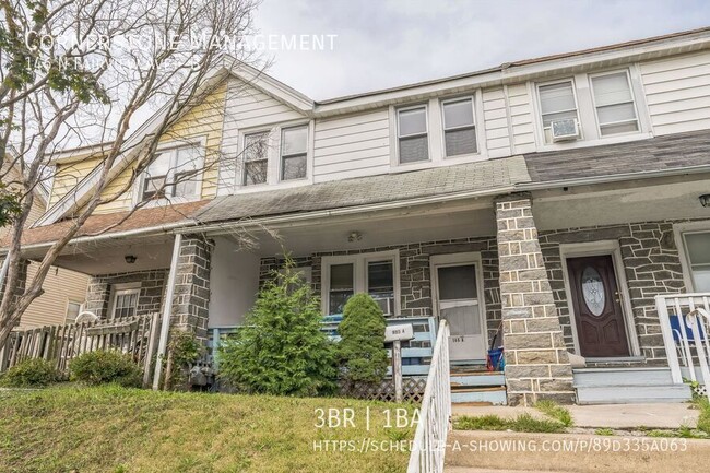 Building Photo - Super Clean Upstairs Newly Renovated 3BR 1...