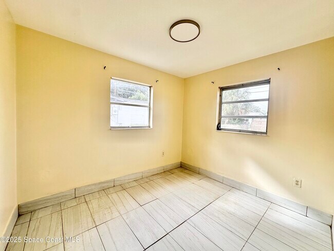 Building Photo - 4410 Shaw Ave