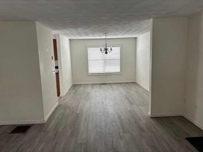 Building Photo - 13 Navajo Rd