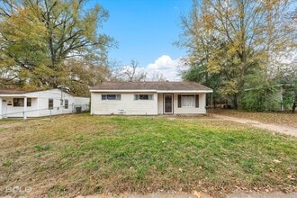 Building Photo - 3051 Amherst St