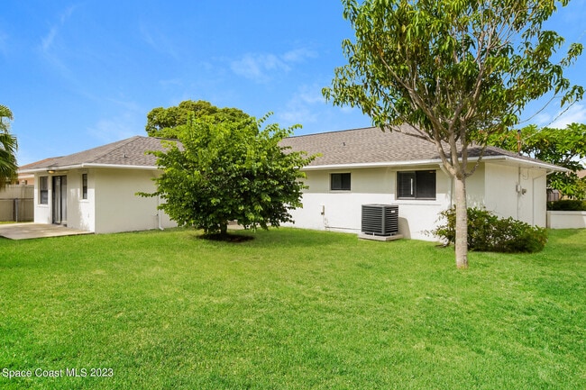 Building Photo - 1320 Arlington Cir
