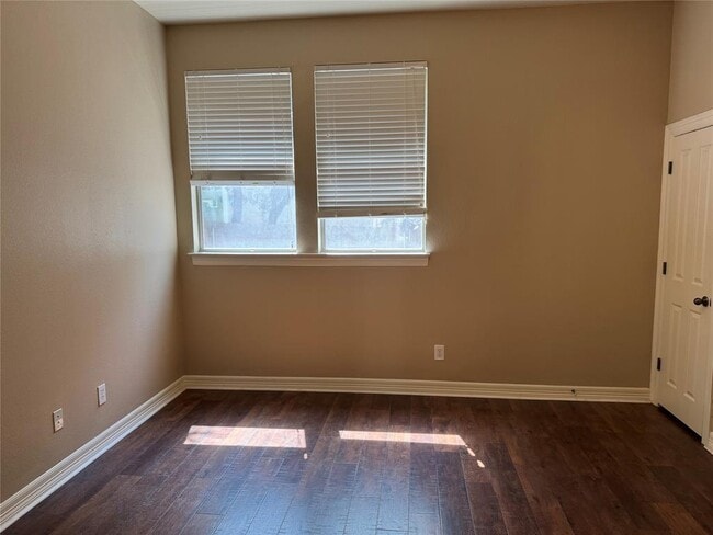 Building Photo - 1220 Pine Forest Cir