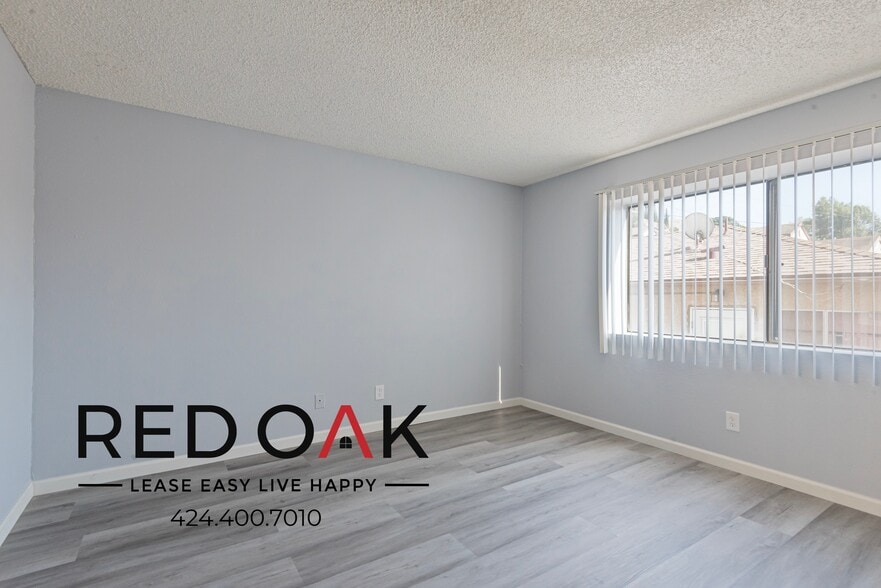 Building Photo - 2448 N Eastern Ave