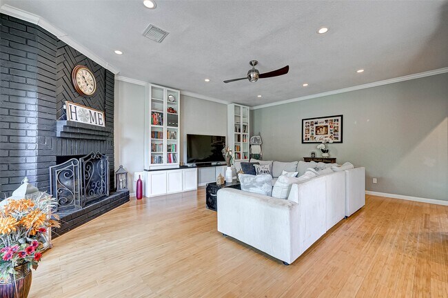 Building Photo - 14 Bradford Cir