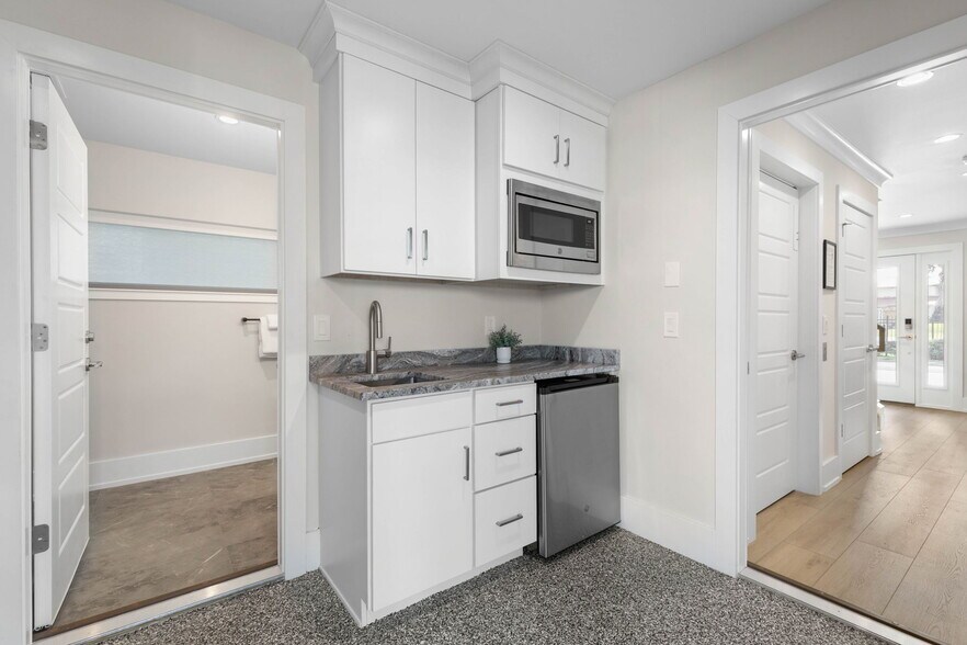 Building Photo - 3538 N Ocean Shore Blvd