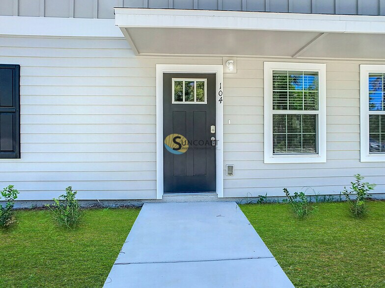 Building Photo - 3821 SW 43rd Ct