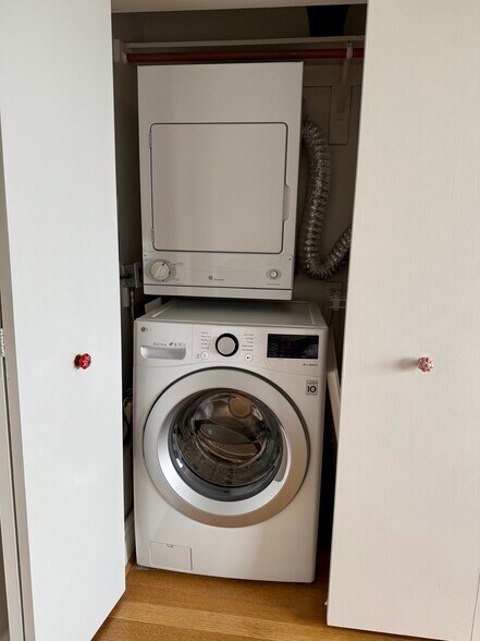 Washer & dryer in unit - 4466 W Pine Blvd