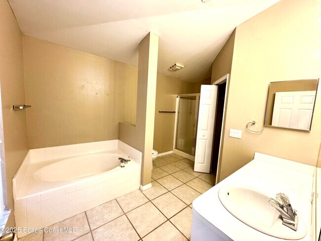 Building Photo - 4691 Manchester Dr