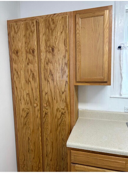 Large pantry storage - 768 Acosta St