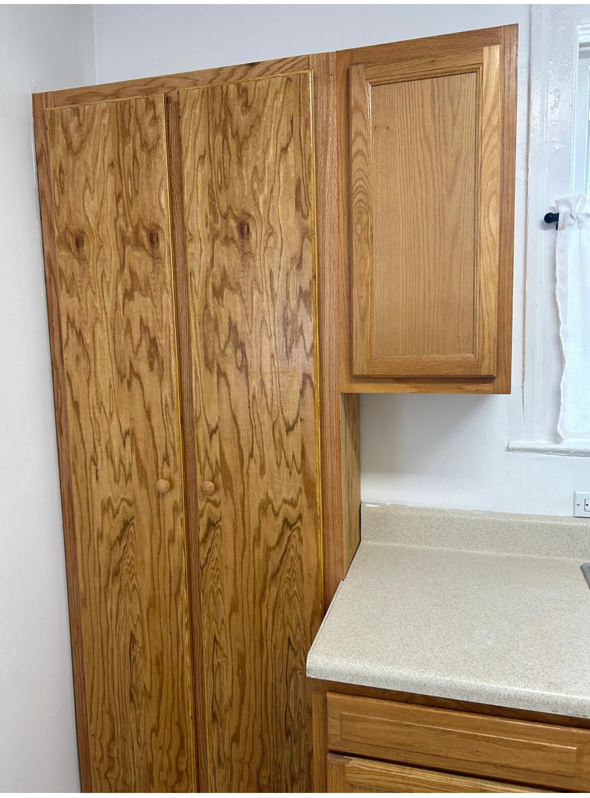 Large pantry storage - 768 Acosta St