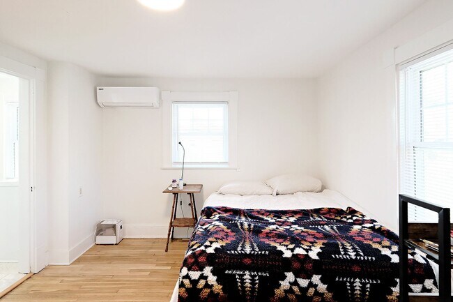 Building Photo - Top-Level Fry's Spring Apartment With Utilities Included